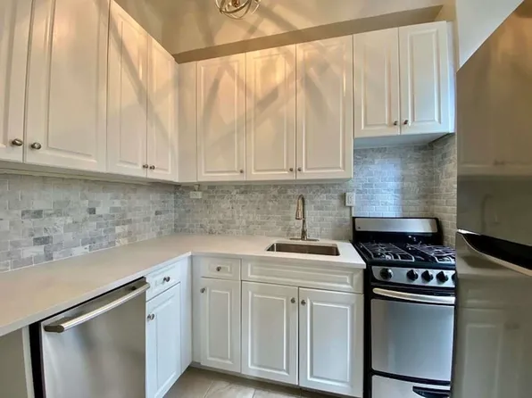 1100 Madison Avenue image 1 of 4
