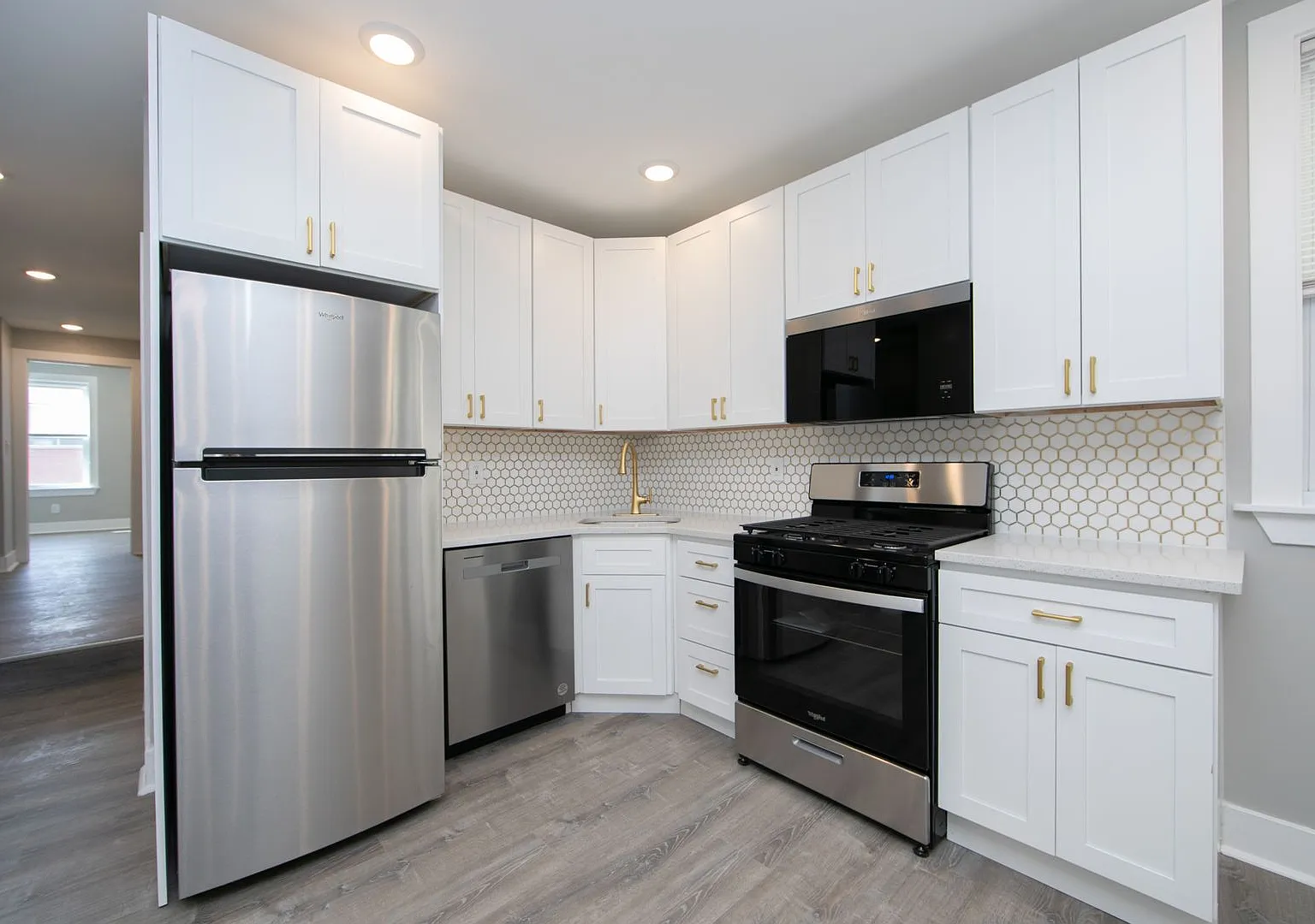 Beautiful Gut Renovated 2 Bed/1 Bath 2nd Floor Apartment on Broadway Avenue in Camden! — Photo 1