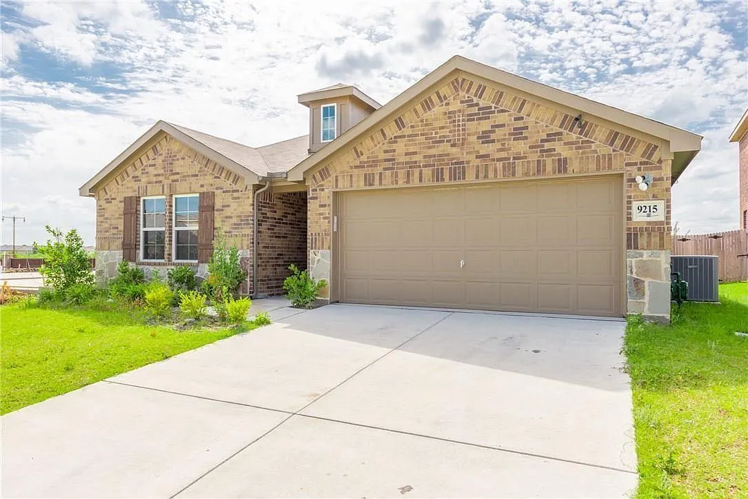 3 bed, 2134 sqft, $2,449 — Photo 1