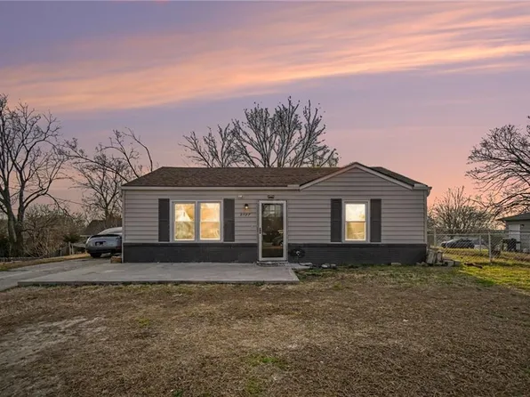 2707 N 64th St, Kansas City, KS 66104