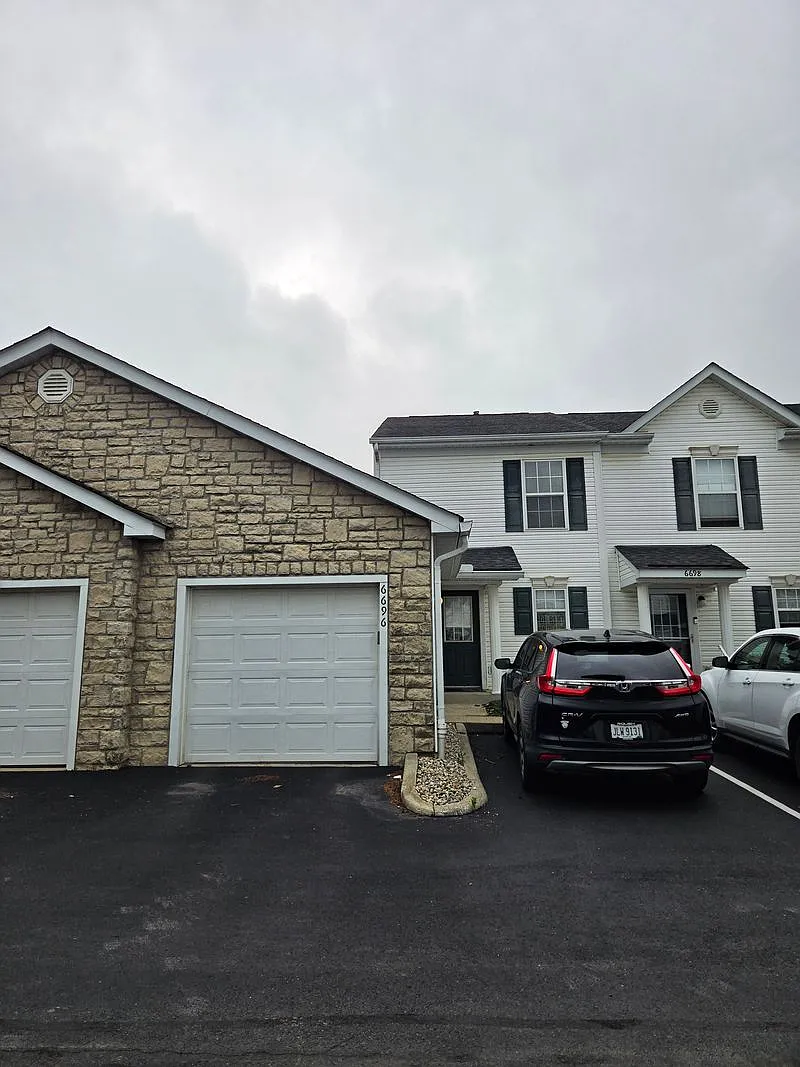 2 bed, 2.5 bath, 1280 sqft, $1,550 — Photo 1