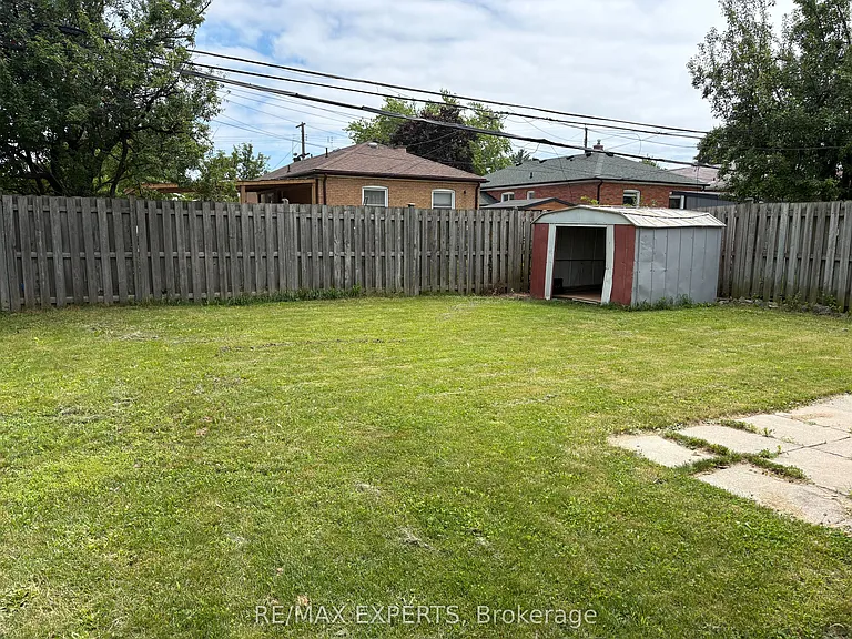 733 Markham Rd — Photo 15