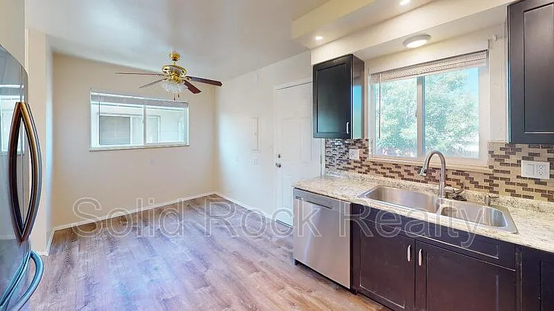 2 bed, 1.0 bath, 897 sqft, $1,373 — Photo 3