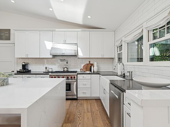 2nd image of 30 Corte Sereno
