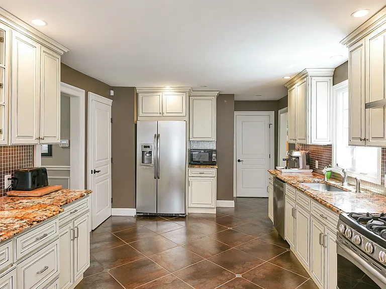 Sleek Granite Countertops