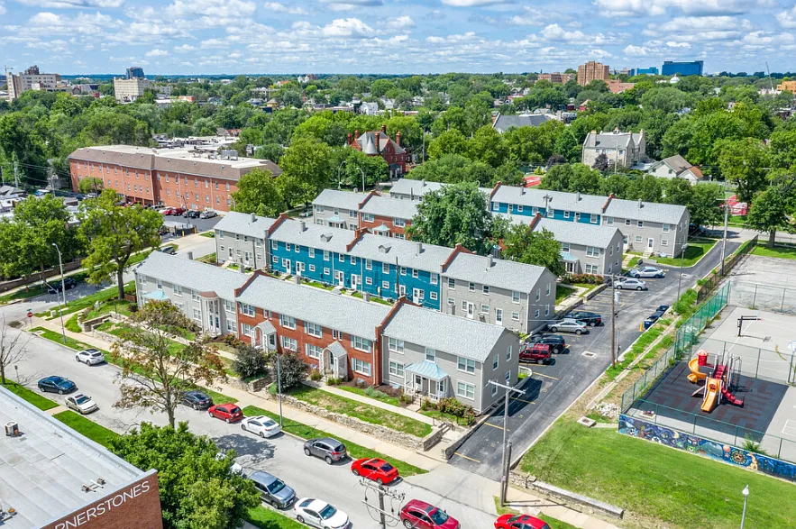 Warwick Court Townhomes — Photo 4