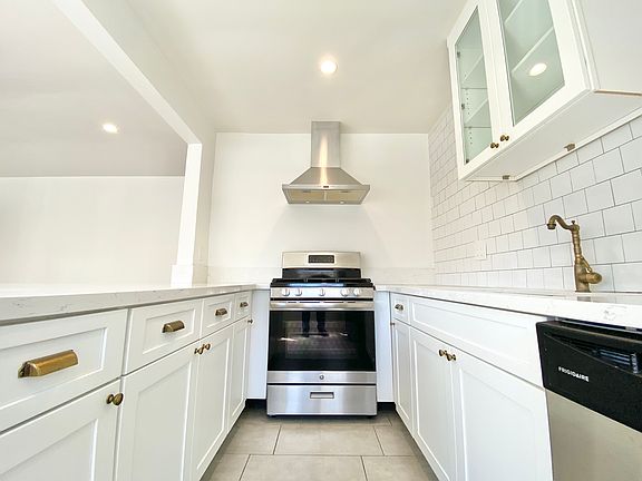 3rd image of 840 N Coronado St #12A
