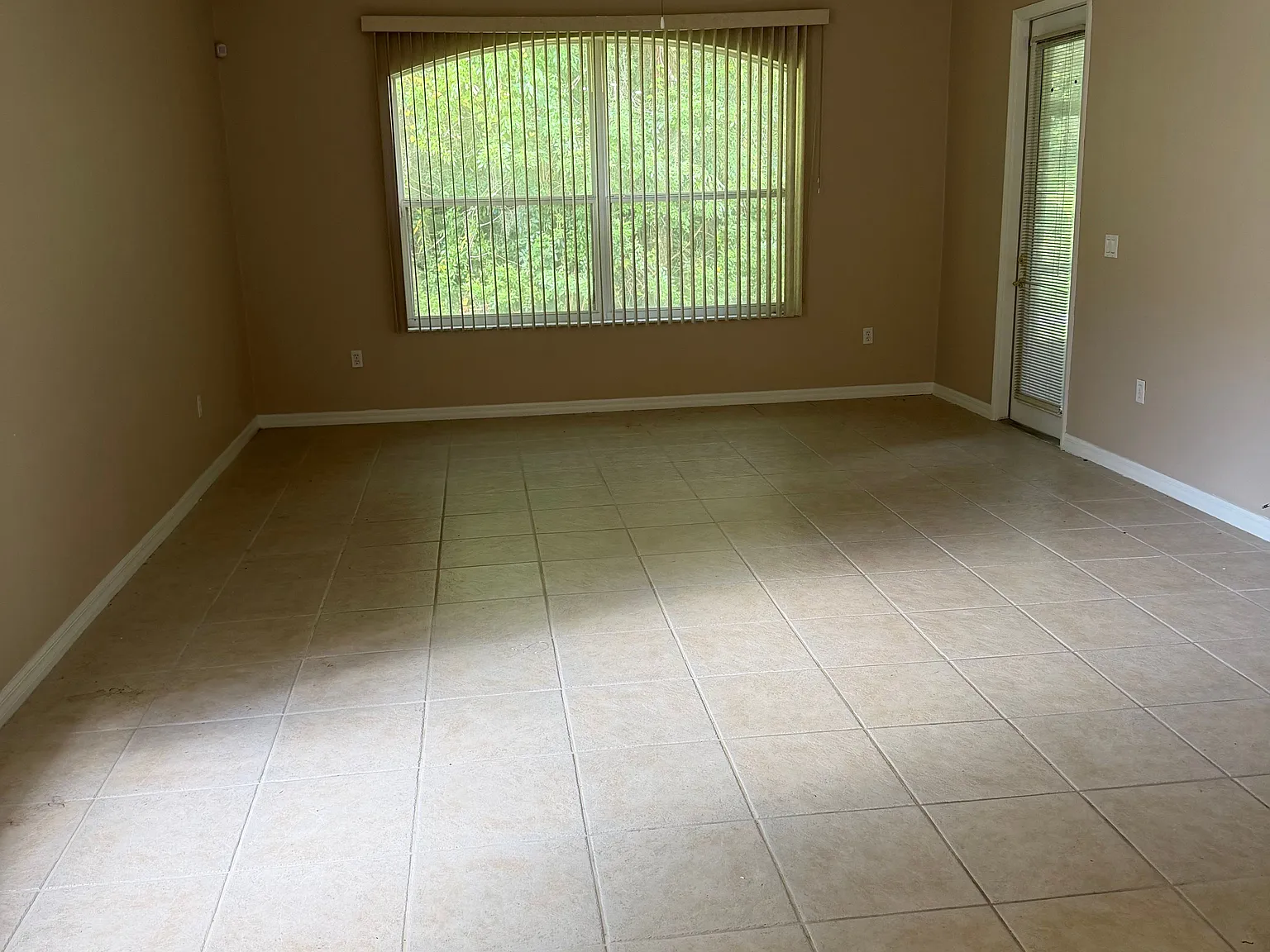 3 bed, 3.0 bath, 2100 sqft, $2,800 — Photo 4