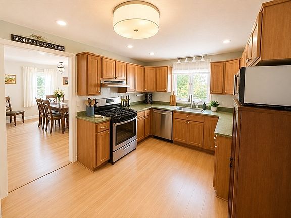 5th image of 38 Crescent Rd Unit 38