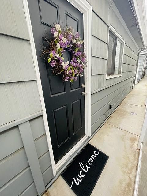 1st image of 519 1/2 Acacia Ave