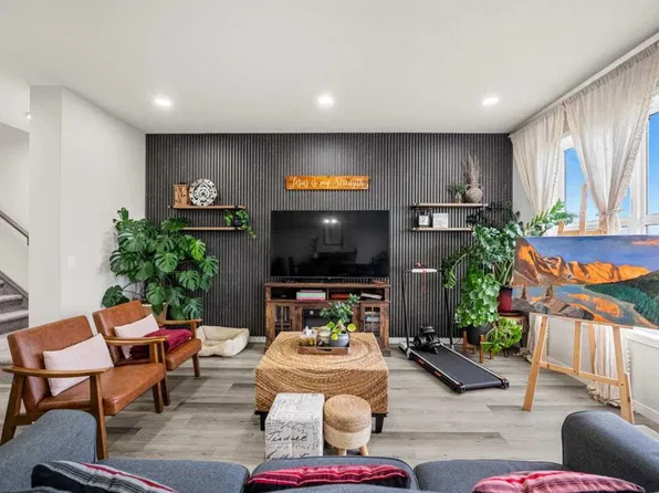 66 W Magnolia Ct SE, Calgary, AB T3M 3M5