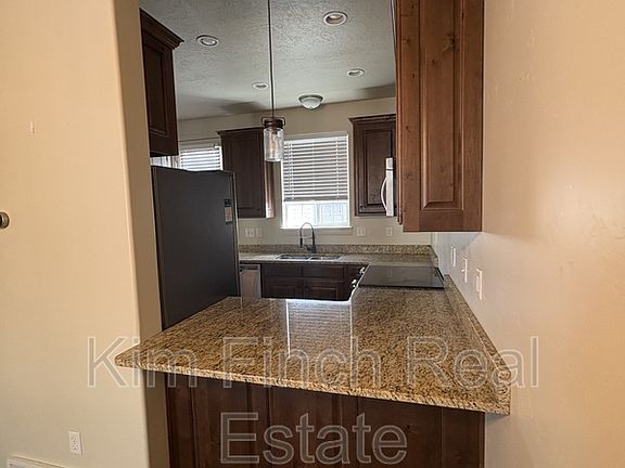 5th image of 300-1280 West Ln