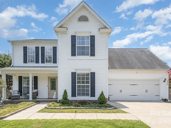 2315 Coatsdale Ln, Matthews, NC 28104