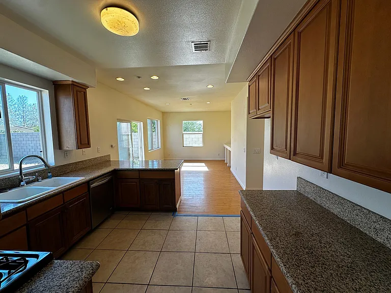 15841 Dianthus St — Photo 8