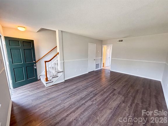 3rd image of 4726 Old Lantern Way