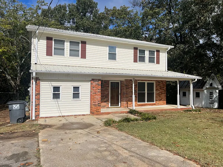 764 Oak Dr E — Photo 2