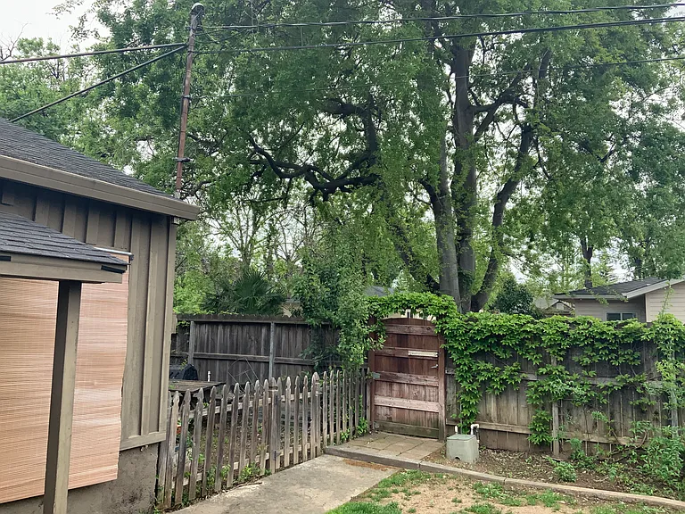 1825 Laburnum Ave — Photo 10