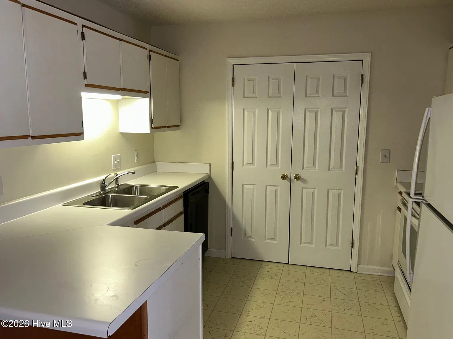 2 bed, 2.0 bath, 1332 sqft, $1,100 — Photo 4