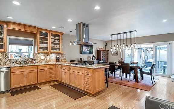 Expansive gourmet kitchen