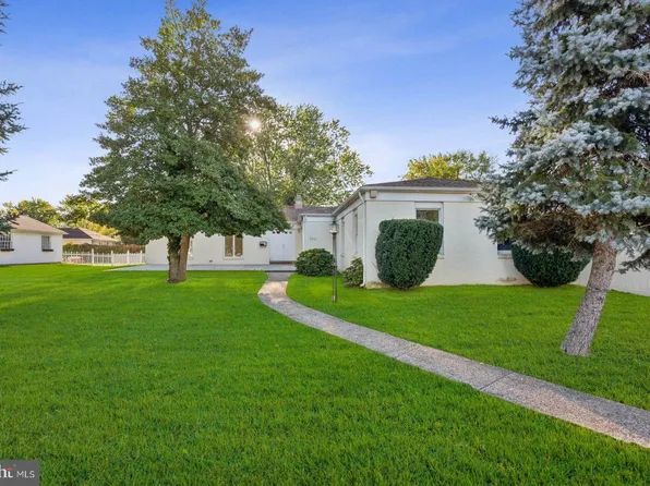 2611 Barton Ct, Cinnaminson, NJ 08077