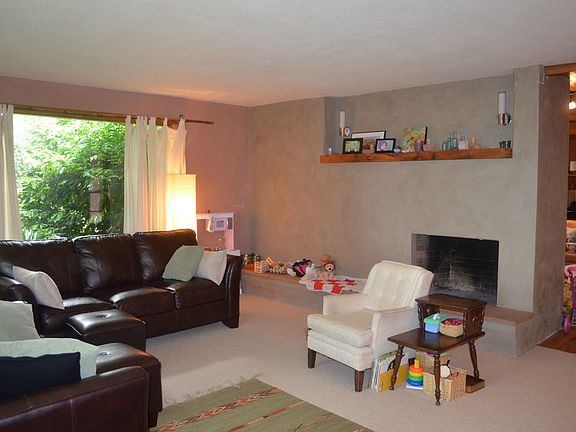 Wool carpeted sitting room