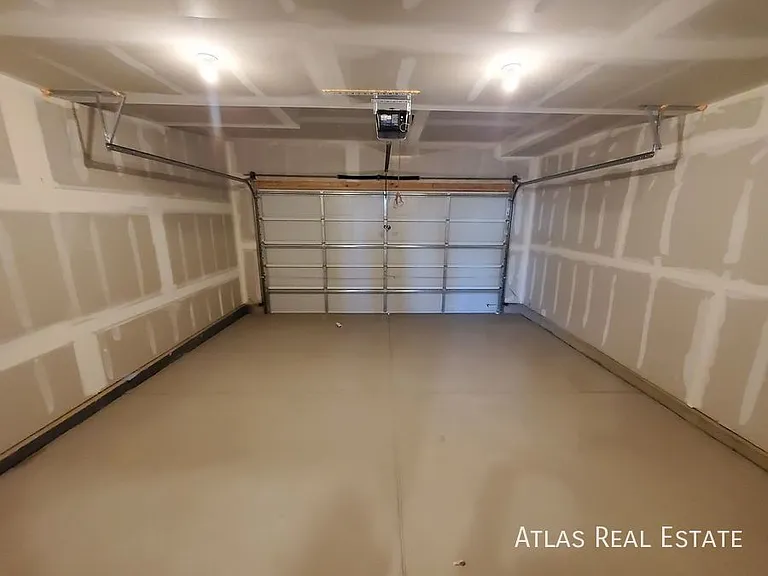 708 Finch Dr — Photo 17