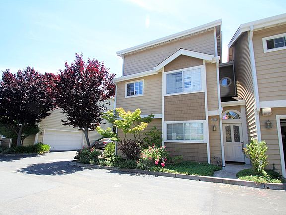 2nd image of 20662 Gardenside Cir