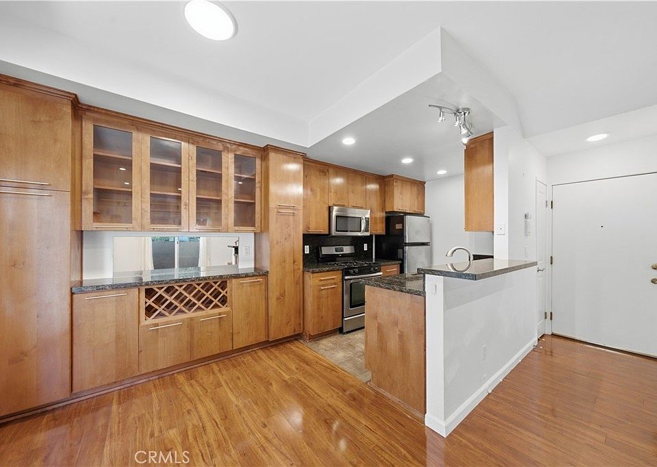 1st image of 1554 N Hobart Blvd APT 2
