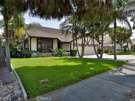 3rd image of 984 W 20th St
