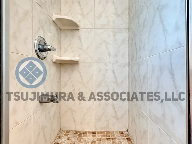 2323 E Manoa Rd — Photo 12