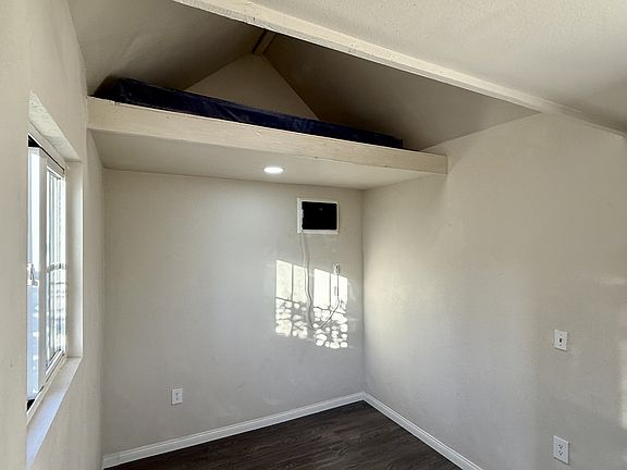 3rd image of 5795 Kenwood Pl Studio C