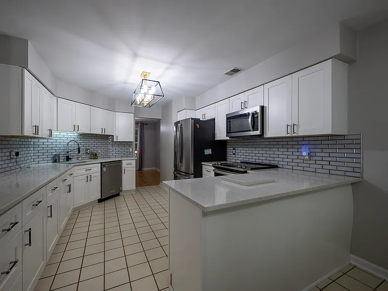 8031 Green Valley Ln — Photo 14