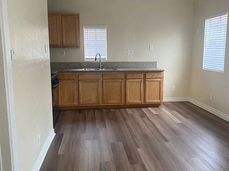 1336 E Hellman St #8A — Photo 2
