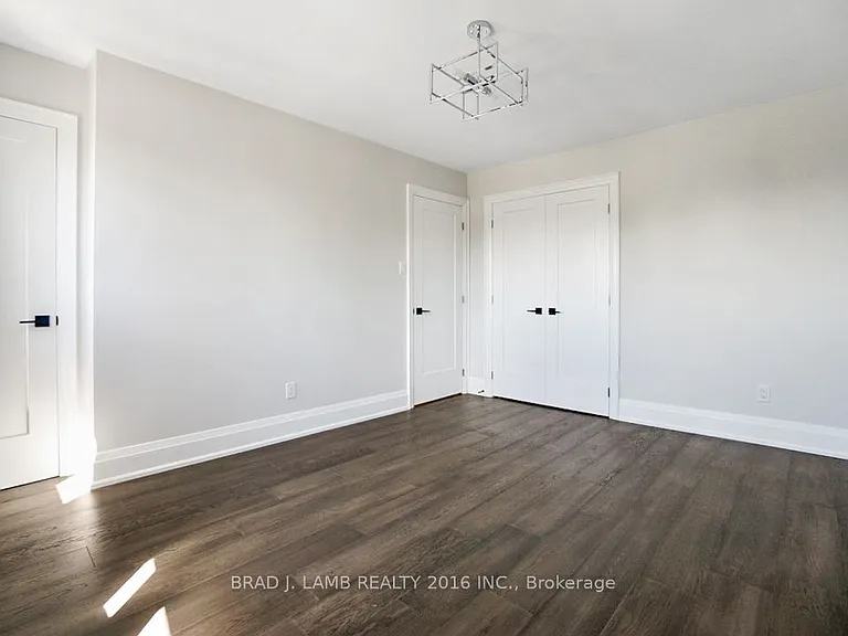 62 Royal Garden Blvd — Photo 21