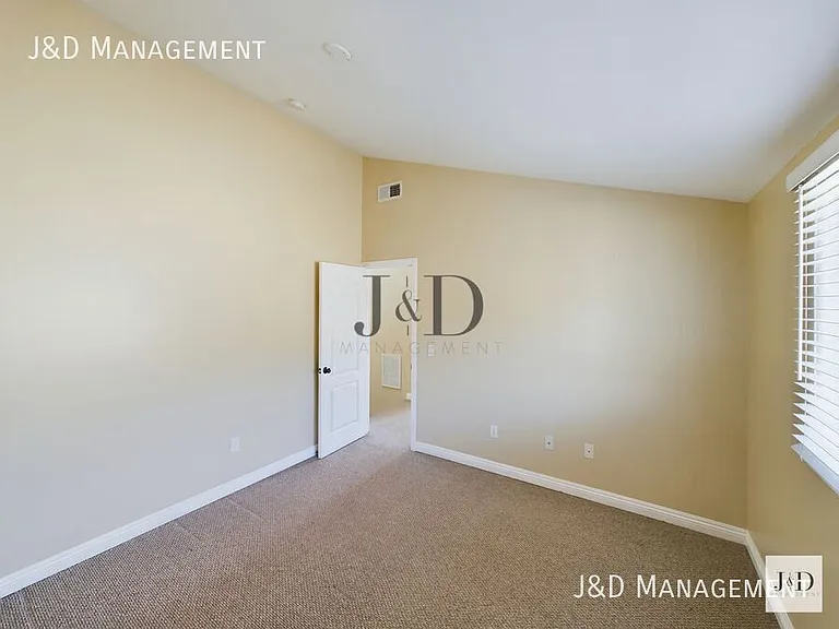 3036 Oliphant St #1 — Photo 18