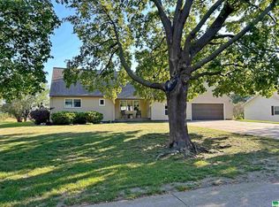 511 E 5th St, Newell, IA 50568