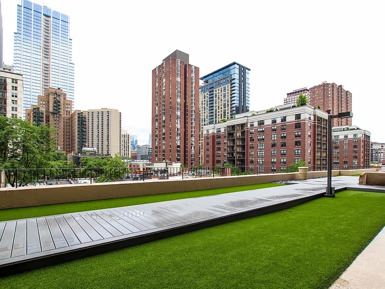 33 W Delaware Pl #19A — Photo 19