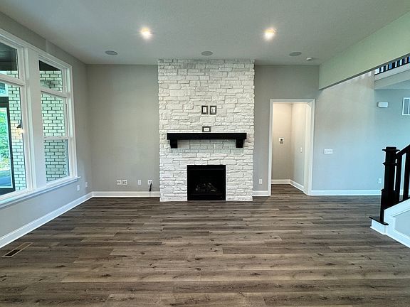 2nd image of 6806 Royal Oakland Way