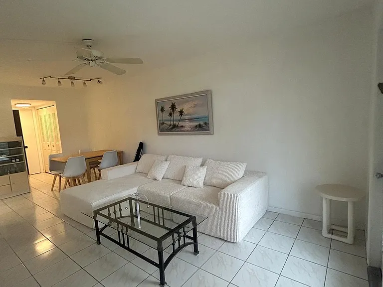 138 Markham Ct #G — Photo 3