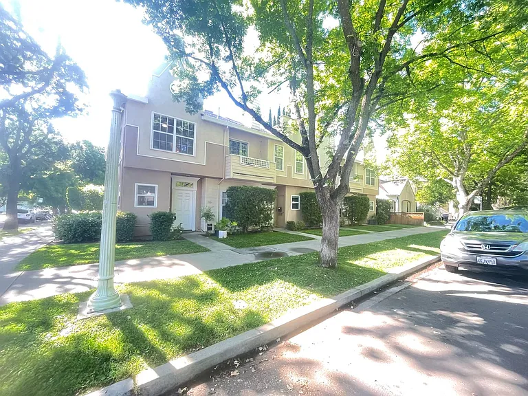 2 Bedroom, 2 Bathroom Townhouse with Attached Garage and Washer/Dryer Hookups! — Photo 29