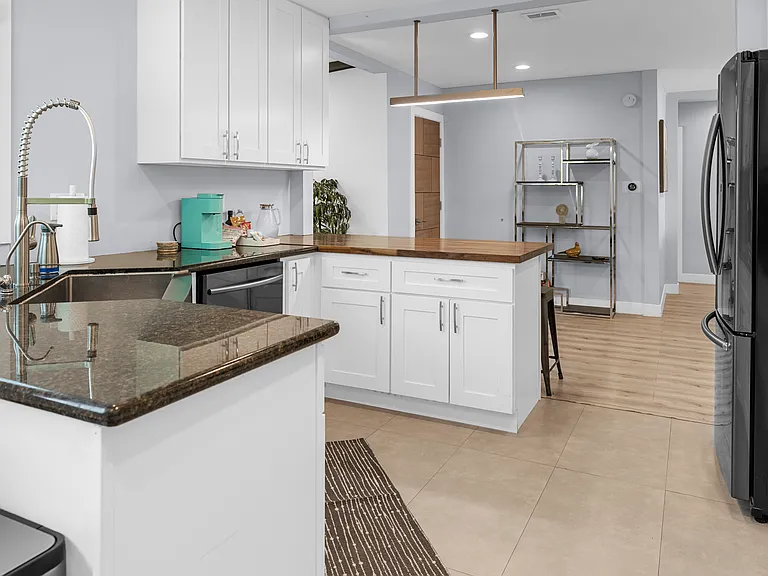 18033 Duncan St — Photo 14