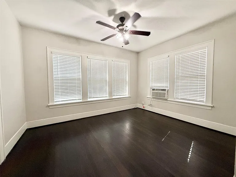 1126 Berthea St #11 — Photo 11