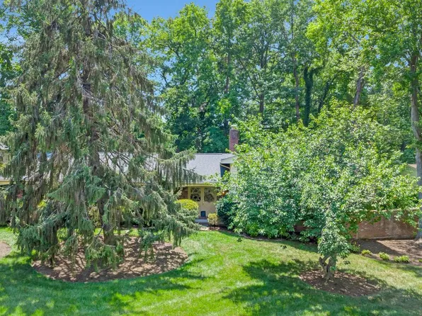 4401 Dolphin Ln, Alexandria, VA 22309