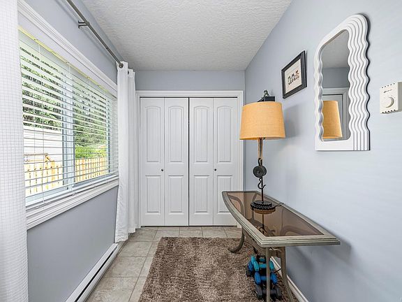 3rd image of 2140 Stadacona Dr