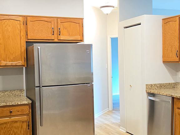 5th image of 1721 Chesapeake Ln APT 1