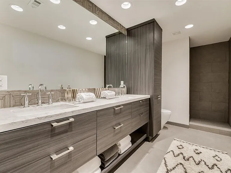 1410 Hyde Park Blvd #101 — Photo 18