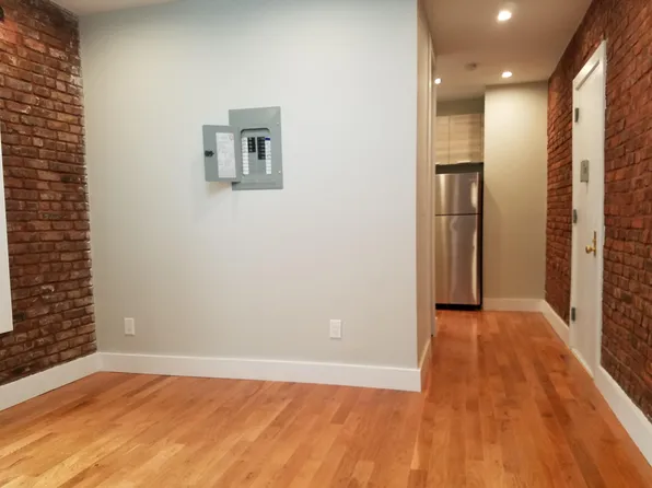 699 Willoughby Avenue image 1 of 6