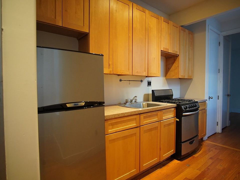 1st image of 884 Saint Johns Pl #9