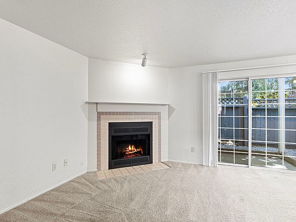 3rd image of 18249 73rd Ave NE APT B105