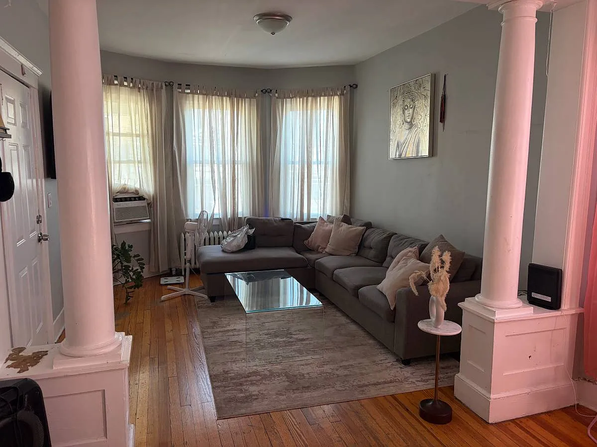 2 bed, 2562 sqft, $2,200 — Photo 2